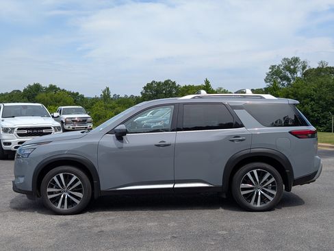 Used 2025 Nissan Pathfinder Platinum AWD/4WD image 6