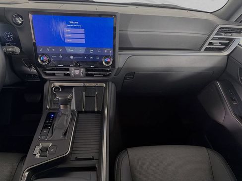 Used 2025 Lexus GX 550 w/ Accessory Package (2T) AWD/4WD image 30