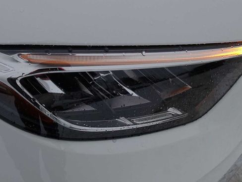 Used 2026 Mercedes-Benz GLC 300 4MATIC image 13