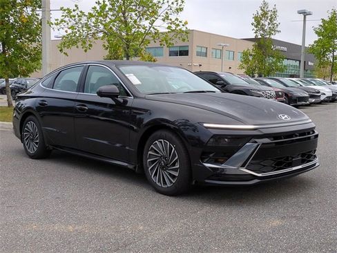 New 2025 Hyundai Sonata Limited image 3