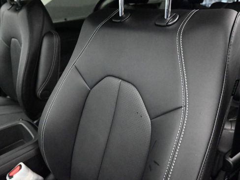 New 2026 Chrysler Pacifica Select image 14