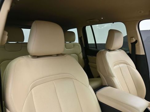 Used 2022 Jeep Grand Cherokee Limited w/ Luxury Tech Group II AWD/4WD image 29