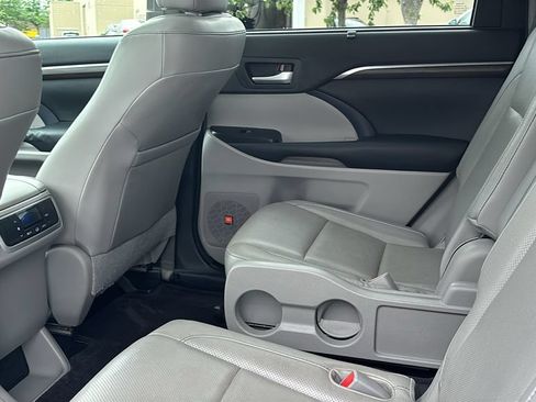Used 2014 Toyota Highlander Limited w/ Driver Technology Package AWD/4WD image 29