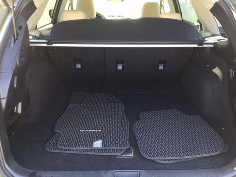 Used 2017 Subaru Outback 2.5i Limited image 16