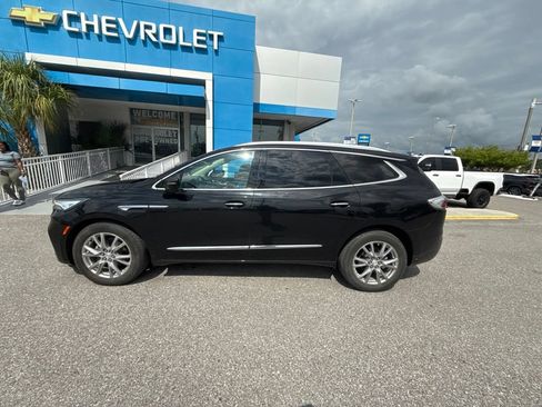 Used 2022 Buick Enclave Essence w/ Experience Buick Package FWD image 9