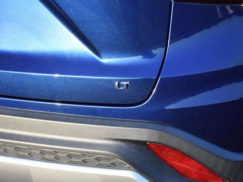 Used 2024 Chevrolet Trax LT w/ Sunroof Package FWD image 17