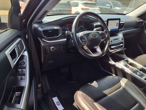 Used 2022 Ford Explorer XLT w/ Equipment Group 202A AWD/4WD image 8