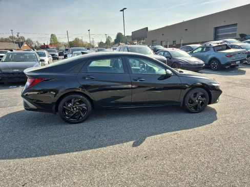 New 2026 Hyundai Elantra Sport FWD image 14