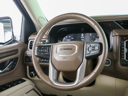 Used 2023 GMC Yukon Denali RWD image 13