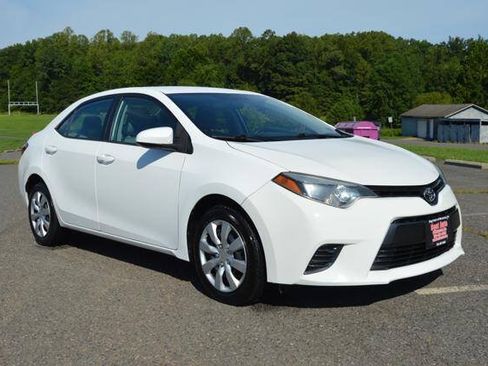 Used 2015 Toyota Corolla LE FWD image 4