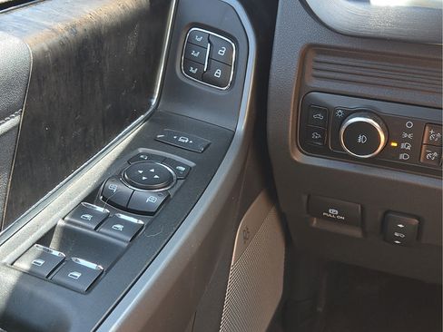Used 2025 Ford F250 Lariat w/ Lariat Ultimate Package AWD/4WD image 13