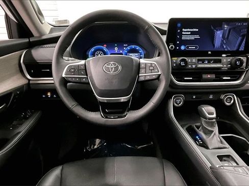 Used 2025 Toyota Grand Highlander AWD Hybrid image 5