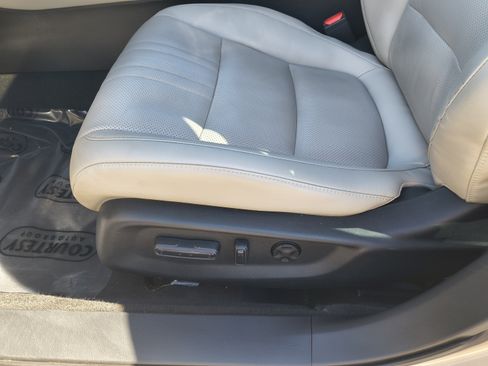 Used 2018 Honda Accord Touring image 19