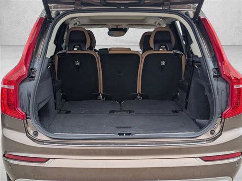 Used 2016 Volvo XC90 T6 Momentum w/ Momentum Plus Package AWD/4WD image 5