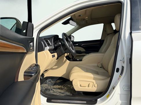 Used 2019 Toyota Highlander Limited Platinum image 17