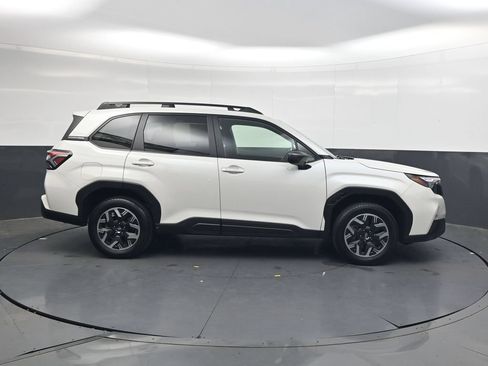 Used 2025 Subaru Forester Premium AWD/4WD image 4