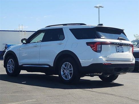 Used 2025 Ford Explorer Active image 2