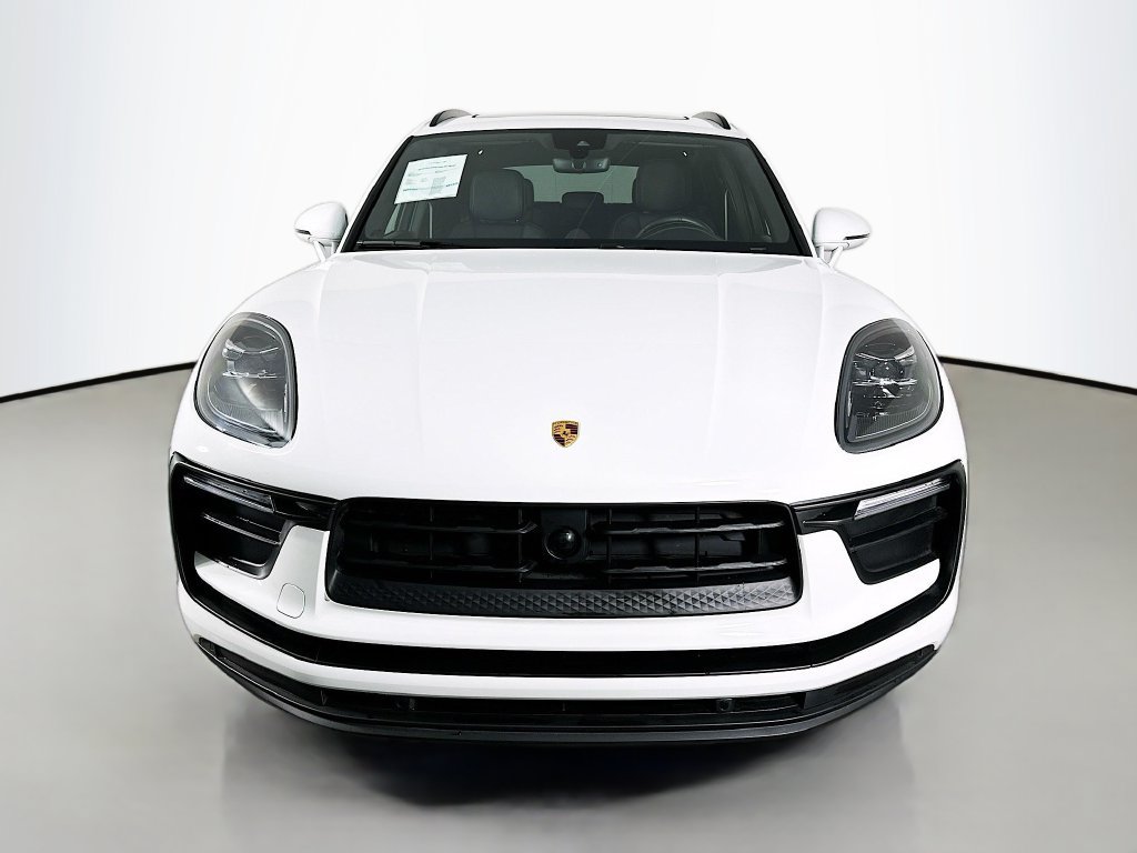 Certified 2025 Porsche Macan AWD/4WD image 6