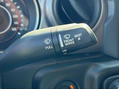 Used 2021 Jeep Gladiator Willys image 17