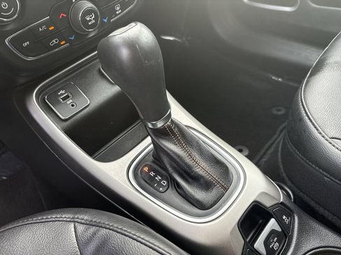 Used 2018 Jeep Compass Latitude w/ Popular Equipment Group FWD image 15