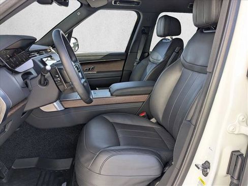 Certified 2024 Land Rover Range Rover SE image 17
