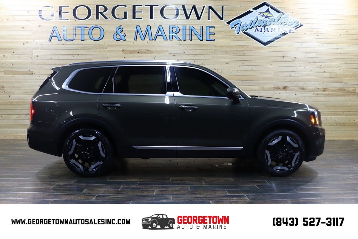 Used 2024 Kia Telluride EX w/ EX Captain's Chair Package FWD image 1
