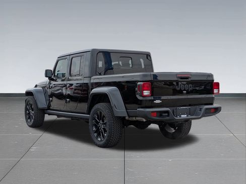 Used 2024 Jeep Gladiator Sport image 4