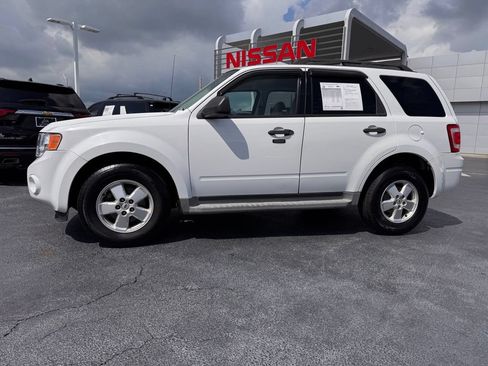 Used 2010 Ford Escape XLT AWD/4WD image 2