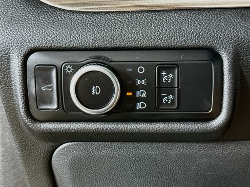 Used 2023 Ford Explorer Limited w/ Equipment Group 301A AWD/4WD image 9