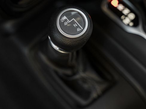 Used 2024 Jeep Gladiator Sport image 12