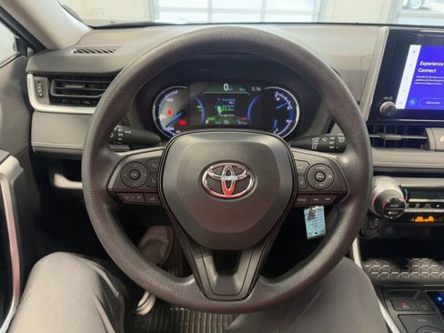 Used 2025 Toyota RAV4 LE AWD/4WD image 26