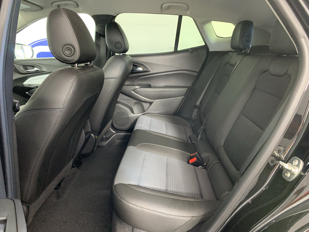 Used 2025 Chevrolet Trax LT FWD image 31