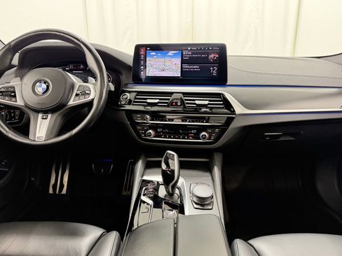 Used 2023 BMW M550i xDrive AWD/4WD image 9