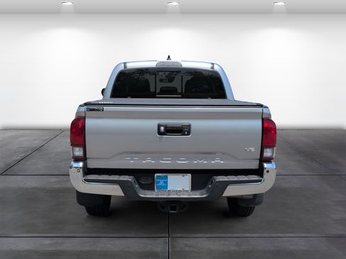 Used 2021 Toyota Tacoma SR5 RWD image 7