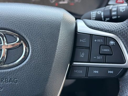 Used 2025 Toyota Sienna Limited AWD/4WD image 31