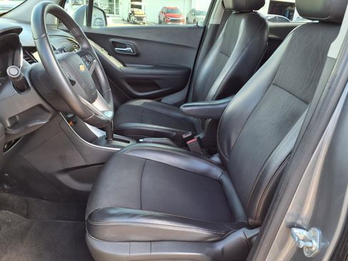 Used 2019 Chevrolet Trax LT w/ LT Convenience Package FWD image 11