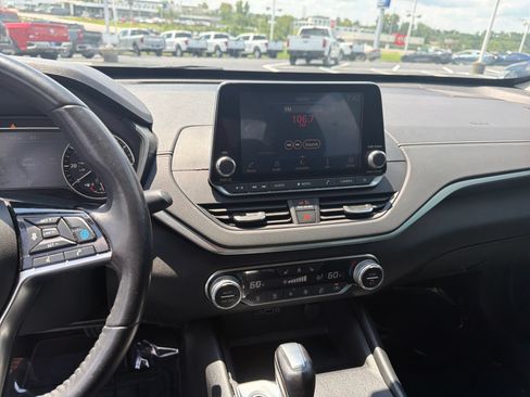 Used 2019 Nissan Altima 2.5 SV FWD image 19