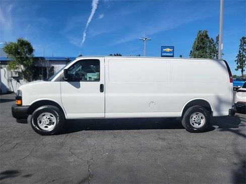 Certified 2025 Chevrolet Express 2500 Extended w/ Driver Convenience Package image 4