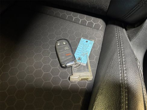 Used 2020 Jeep Compass Altitude image 32