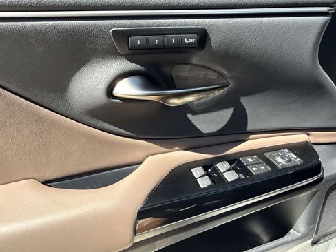 Used 2025 Lexus ES 350 w/ Premium Package FWD image 30