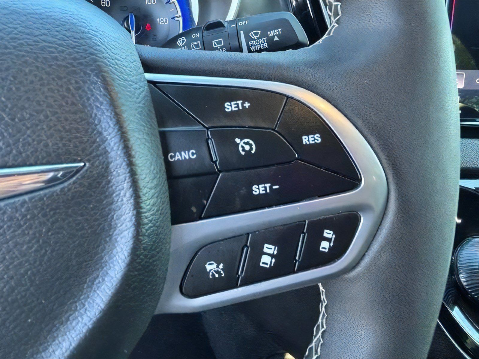 Used 2025 Chrysler Pacifica Select FWD image 22