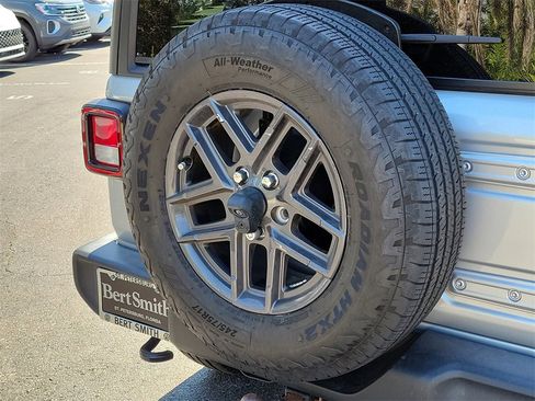 Used 2024 Jeep Wrangler Sport S image 6