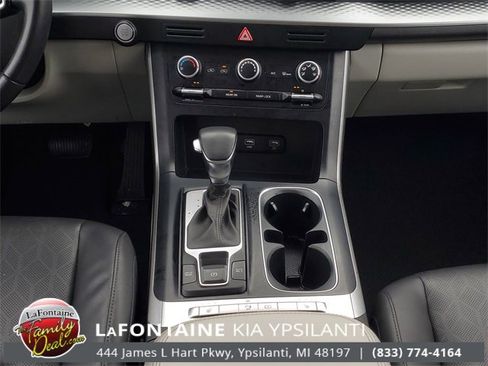 Certified 2023 Kia Carnival LX image 28