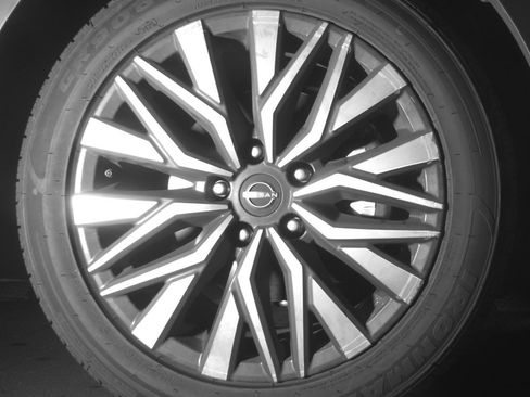 Used 2025 Nissan Altima 2.5 SV FWD image 13