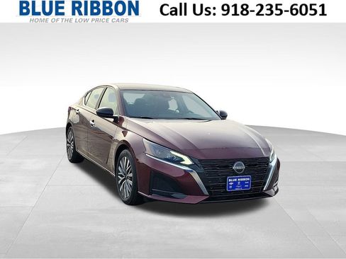 Used 2025 Nissan Altima 2.5 SV image 1