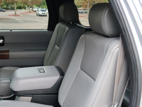 Used 2010 Toyota Sequoia Platinum image 23