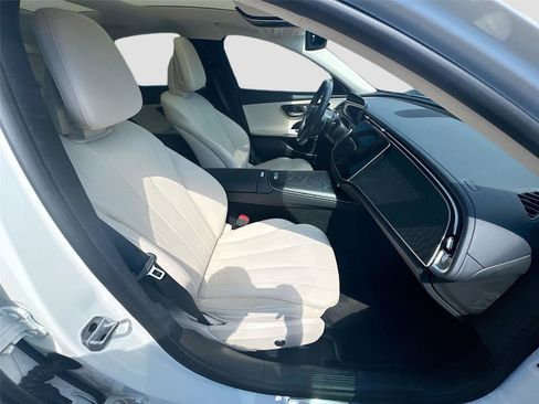 Used 2024 Mercedes-Benz E 350 4MATIC Sedan image 15