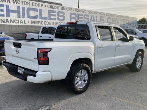 Used 2022 Nissan Frontier SV w/ Technology Package image 9