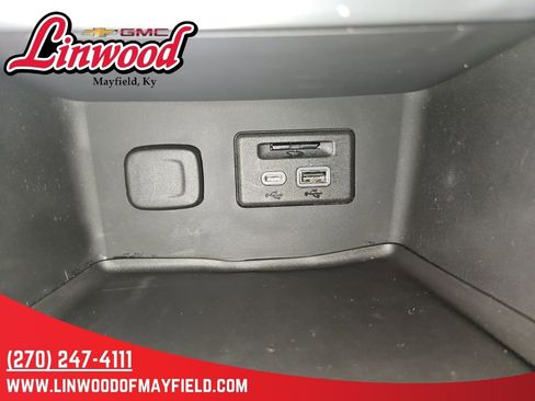 Used 2023 GMC Acadia SLT FWD image 28