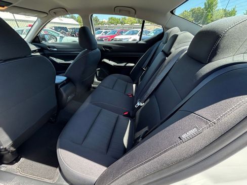 Used 2025 Nissan Altima 2.5 SV FWD image 25